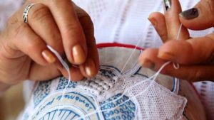 Inovação agrega 40% de valor ao trabalho das rendeiras