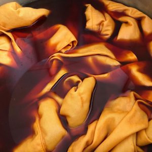 tingimento natural com cascas de cebola
